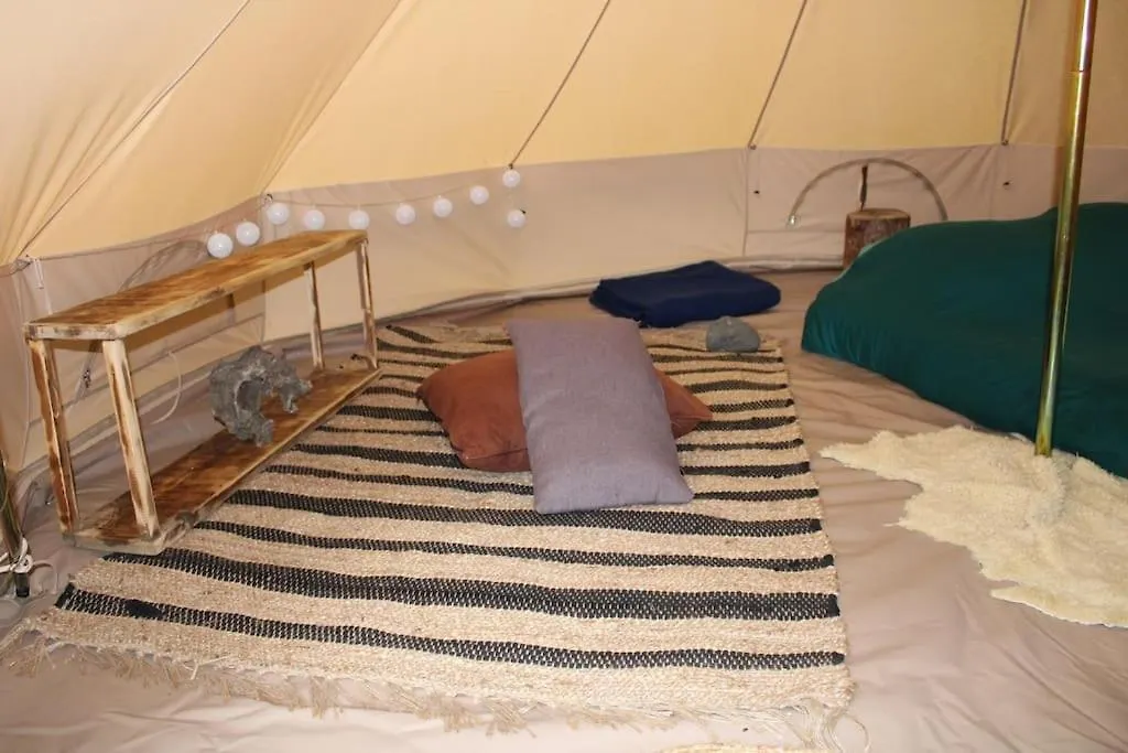 Tente Tipi En Pleine Foret Burzet 0*,  フランス