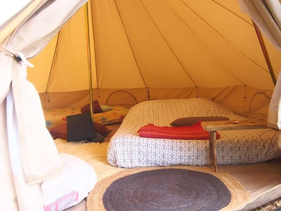 Tente Tipi En Pleine Foret Burzet